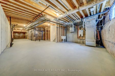 Condo Townhouse For Lease | E9033646 - Photo 3