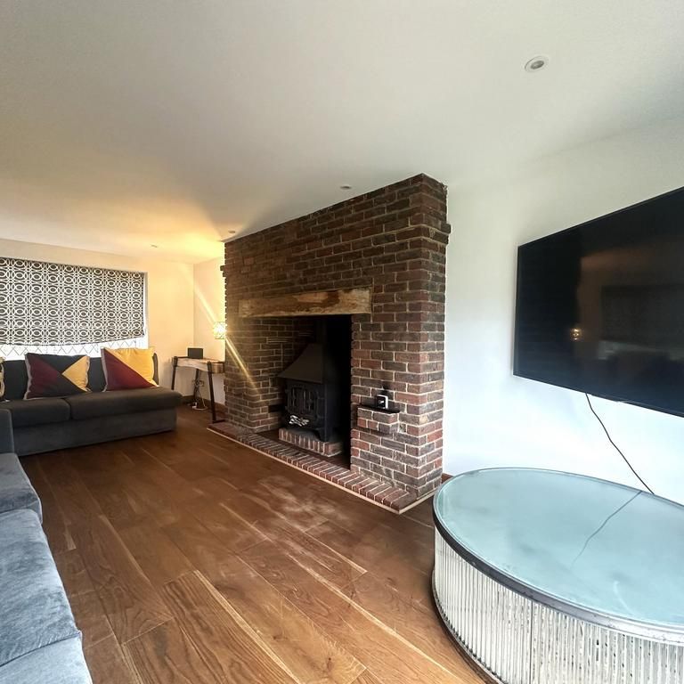 4 bedroom detached house to rent - Photo 1