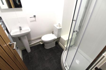 1 bedroom in a house share to rent - Photo 4