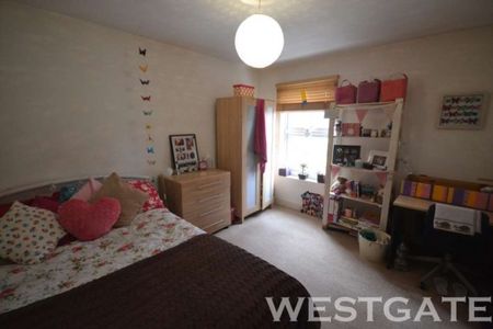 3 Bed - Queens Road, Reading - Photo 4