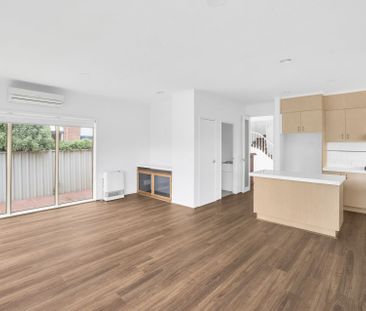 STUNNING FAMILY HOME - Photo 4