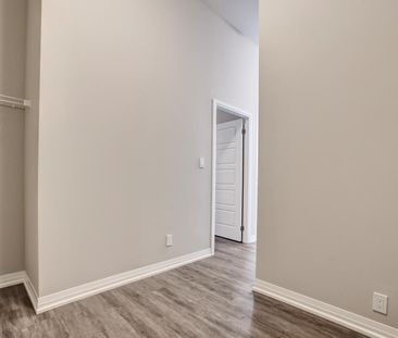 For Lease - 3265 Carding Mill Trail Unit# 101, Oakville, Ontario - Photo 2