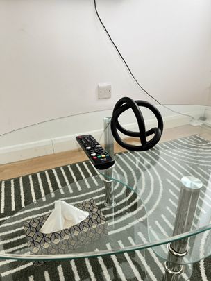 Studio Flat, Vicars Bridge Close, HA0 - Photo 1