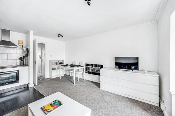 1 bedroom flat to rent - Photo 1