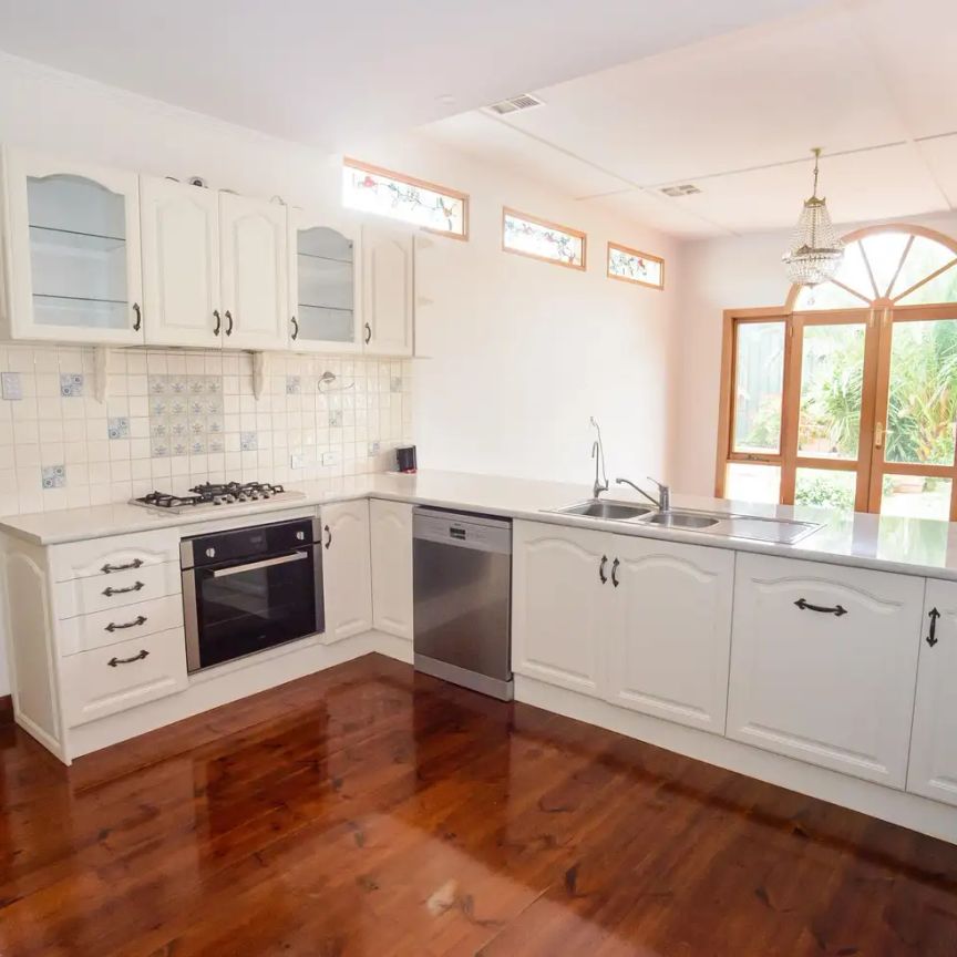 “BEAUTIFUL SEASIDE CHARACTER BUNGALOW” - Photo 1