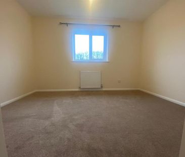 2 bedroom end of terrace house to rent - Photo 1