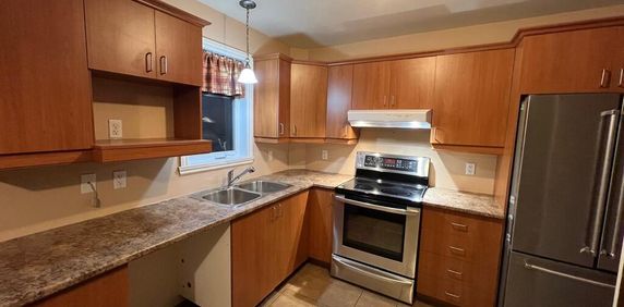 Grand 5 ½ Bien éclairé , Propre - Photo 2