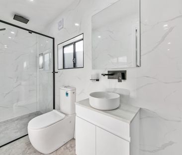Well maintained granny flat with private walkway - Photo 4