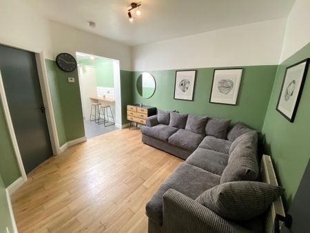 4 bedroom terraced house to rent - Photo 2