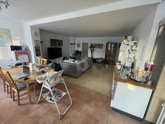 LIGHT-FLOODED COMFORT WITH A WINTER GARDEN - Photo 1