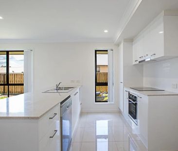 1/21 Azure Street, Rosewood QLD 4340 - House For Rent - $500 | Domain - Photo 1