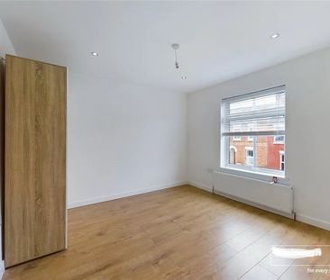 3 Bed Terraced House, Donnington Gardens, RG1 - Photo 1
