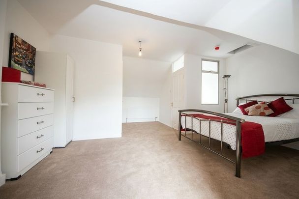 Room in a Shared House, Wantage Road, RG30 - Photo 1