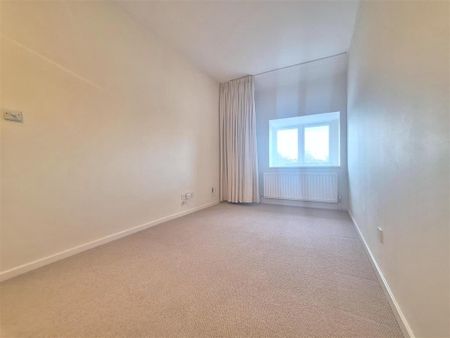 3 bedroom flat to rent - Photo 3