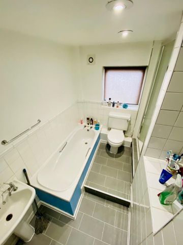 4 bedroom terraced house to rent - Photo 3