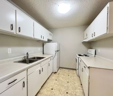 Calling All Nurses!! 2 Bedroom Unit Across the Hospital!! - Photo 6