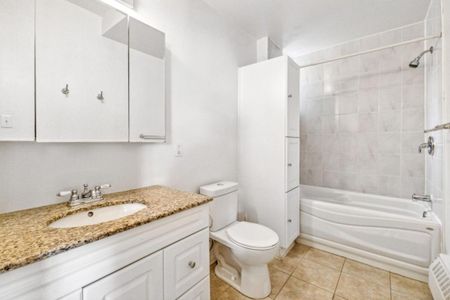 4267A Rue Jean-Brillant, H3T 1P2, H3T 1P2, Montréal - Photo 2