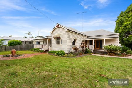 Expansive East Toowoomba Character Home on 2,124m2 Allotment! - Photo 3