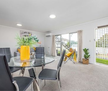 Beautifully Renovated Home in a Prime Onehunga Location - Photo 4
