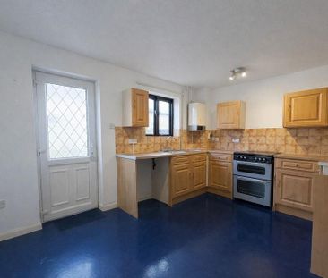 2 bedroom end of terrace house to rent - Photo 5