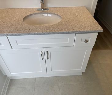 For Lease - 4 Vinewood Crescent, Barrie, Ontario - Photo 2