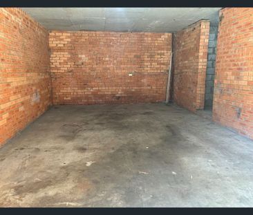 Renovated 2 bedroom apartment with garage - Photo 4