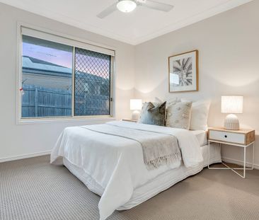 Modern Home Family Living - Photo 6