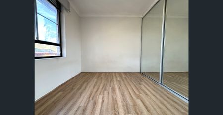 Light filled 3 bedroom - Photo 2