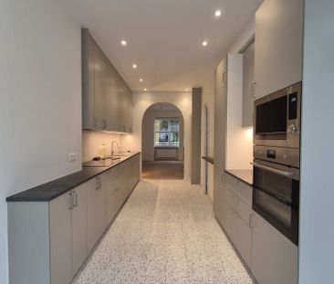Huis te huur in Ukkel voor € 3.000 met 4 slaapkamers - Photo 3