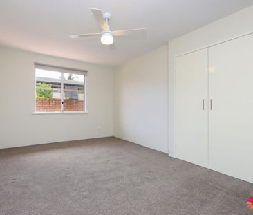 COMFORTABLE LIVING IN DESIRABLE LOCATION - Photo 4