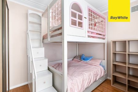 SPACIOUS FAMILY HOME IN A PRIME LIDCOMBE LOCATION - Photo 4