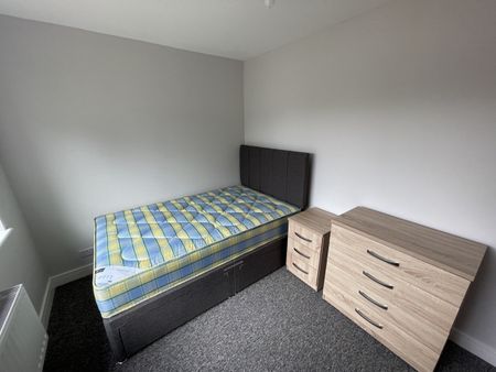 4 Bed Semi-Detached House, Pilkington Close, BS34 - Photo 5