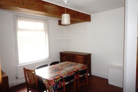 5 bedroom detached house to rent - Photo 2