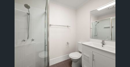 Spacious Three-Bedroom Townhouse within Brisbane State High catchment - Photo 4