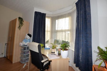 4 bedroom terraced house to rent - Photo 2