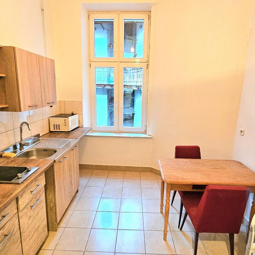 przestonne mieszkanie w starej kamienicy, ul. sarego - Фото 1