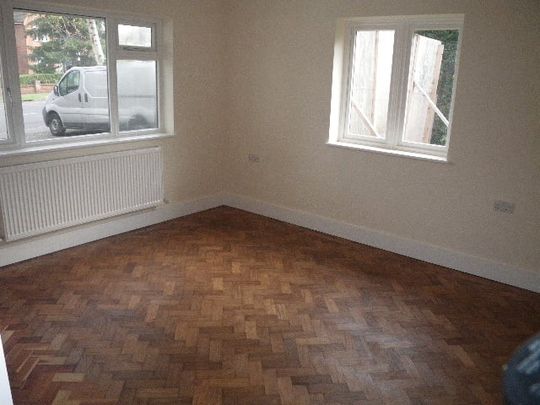 2 Bed Flat, Elmfield Way, CR2 - Photo 1