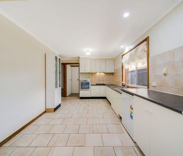 Unique Spacious Living + 6.6 Solar System - Photo 2