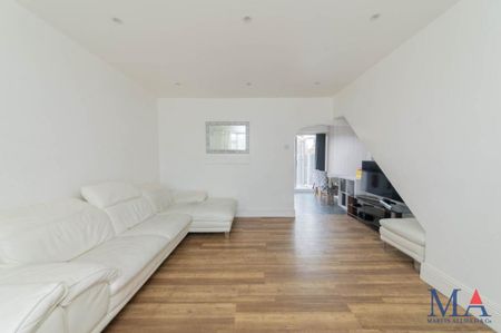 4 bedroom terraced house to rent - Photo 3