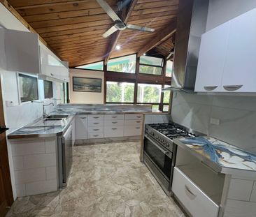 3 Kataryn Avenue, Grasstree Beach - Photo 1