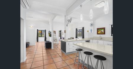 So Very Rare! Right on the Esplanade! - Photo 4