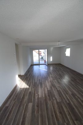 EG 4.5 Zim.-Wohnung modernes frisch saniertes Gebäude mit Terrasse in Birrwil - Photo 1