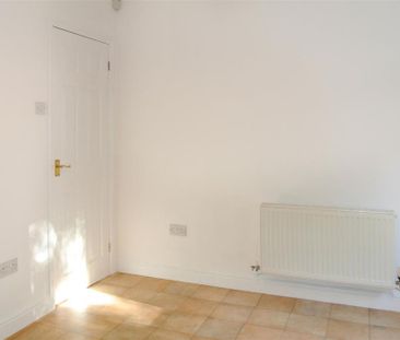 2 bedroom semi-detached house to rent - Photo 6