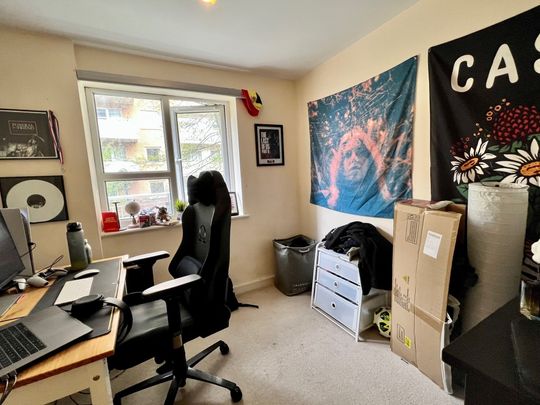 Overstone Court, Cardiff, CF10 - Photo 1