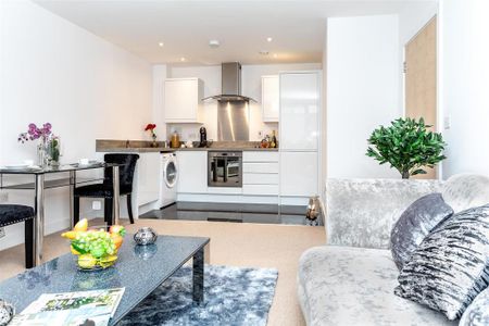 2 bedroom flat to rent - Photo 2