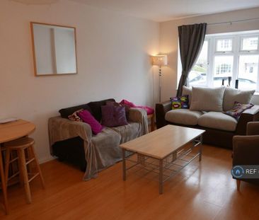 1 bedroom in a house share to rent - Photo 2