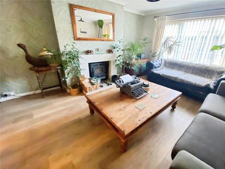 4 bedroom semi-detached house to rent - Photo 5