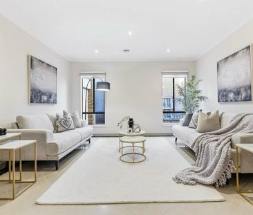Modern, Large Family Home! - Photo 3
