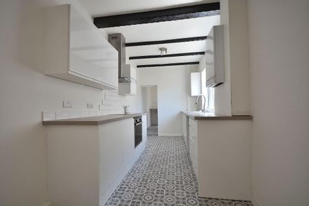 3 bedroom semi-detached house to rent - Photo 5