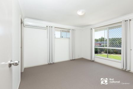 STUNNING FAMILY HOME IN ALEXANDRA HILLS - Photo 4